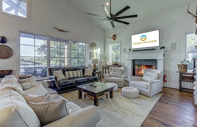 Immaculate Waterfront Home for 16 w/ Private Dock! - Foto 19