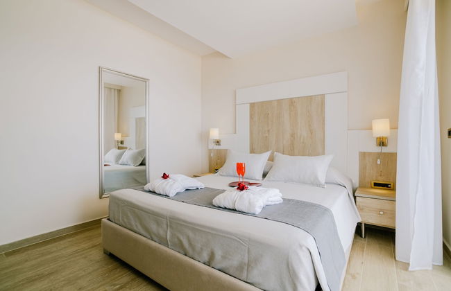 The Three Graces - Photo 3