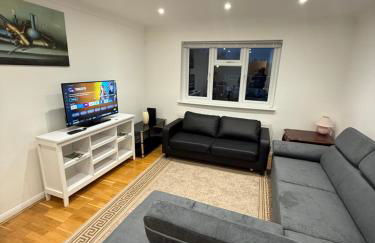 Modern Comfort Near Gatwick, Three Bridges & M23! - Foto 1