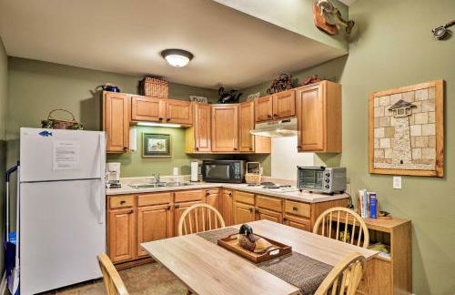 Guntersville Lake Home with Deck and Covered Boat Slip - Foto 7