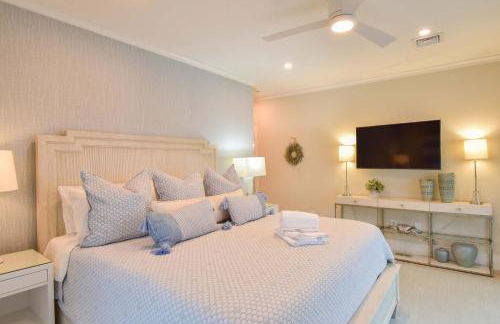 Private beach Stunning views Pool and Tennis - Foto 16