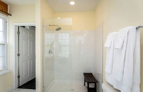 Romantic Historic Inn Suite with Mountain Views in Luray, Virginia - Foto 22