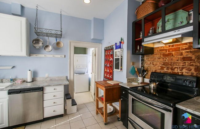 Artist's House Upper Apt Walk to Forsyth - Photo 23