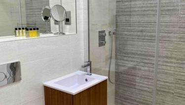 CC - Central Location Top Floor 2 Bed Deluxe Modern Apartment - Foto 5