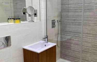 CC - Central Location Top Floor 2 Bed Deluxe Modern Apartment - Foto 5