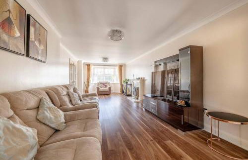 SPACIOUS 3 BEDROOM HOME - GREAT FOR FAMILIES! - By Tempstay - Foto 22