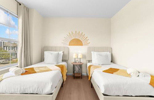 Remodeled 3B2B Bright House with a King Suite - Foto 25