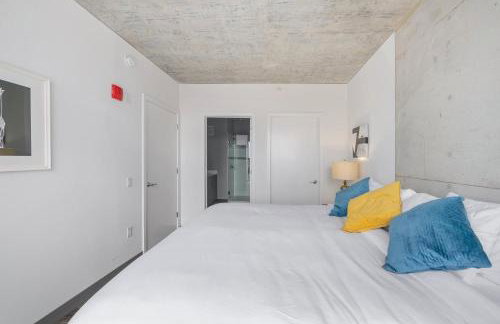 Sophisticated 3BR Suite - New Modern and Luxurious - Photo 20