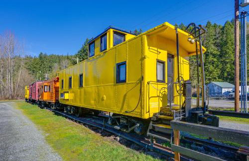 Couples Escape in Railcar, 13 Mi to Mount Rainier! - Photo 18