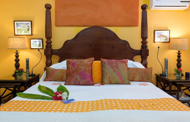 Dreamin Villa - 3 B R Beachfront w Staff - Photo 34