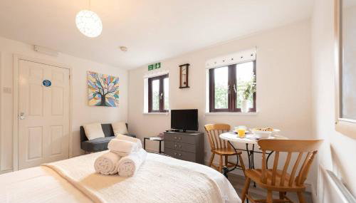 The White House Holiday Cottage - Pass the Keys - Foto 3, towels, wardrobe, Other