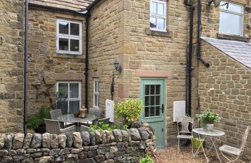 Carr’s cottage Eyam Peak District, - Photo 16