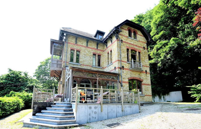 A Beautiful Art Nouveau House With an Enormous Garden - Foto 1