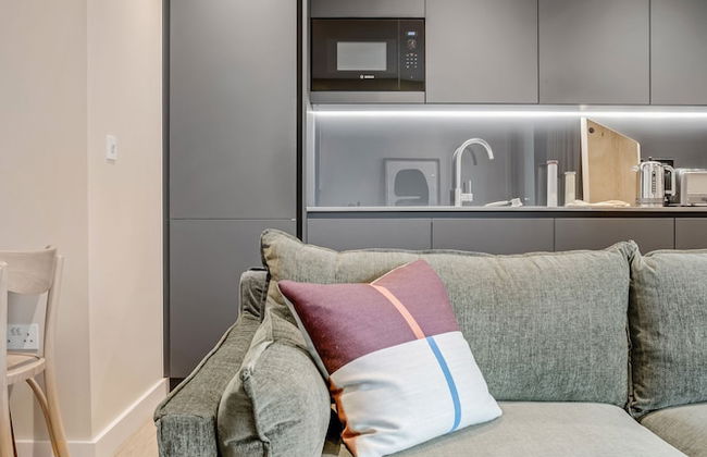 Stunning Two-bedroom Apartment With a Balcony - Foto 10