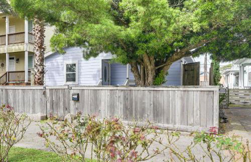 Steps to Seawall Fenced Family Home in Galveston! - Foto 25