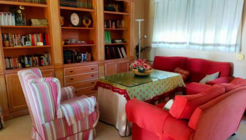 Precioso chalet próximo a Sevilla con jardín y piscina privada 8 personas Wifi gratis 2 salones 4 dormitorios 2 baños - Foto 4