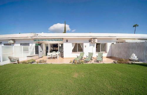 Sun-Drenched, Sea-View Apartment with Giant Patio! - Foto 13