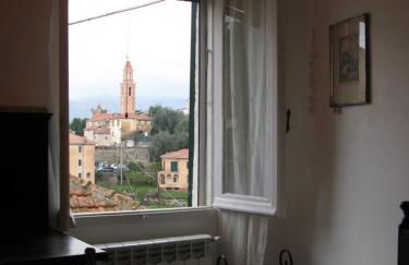 Ligurisches Rustico, umgeben von Olivenhainen am Dorfrand - Foto 16