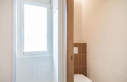 Mediterranean Retreat with 4-Bedroom, 3-Bath Apartment in Barcelona - Foto 21