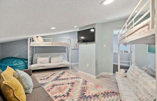 3-story beach house with incredible ocean views, steps to the beach - Photo 20