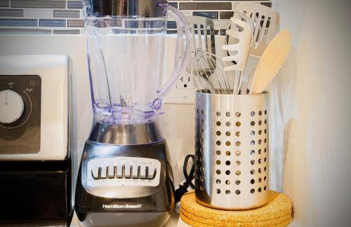 Private Heated Pool Oasis Pet-Friendly Retreat Short or long Stays Sleeps 2-8 Ppl - Photo 32