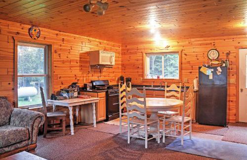 Gould City Lakefront Hideaway with Dock and Rowboat! - Foto 8