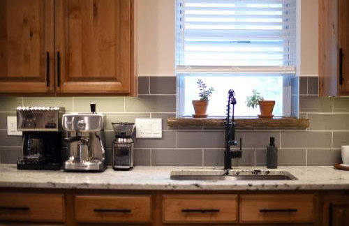 HostWise Stays - The Larryville - Amazing Bathroom, Perfect Location, Custom Build - Foto 20