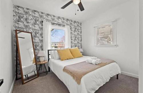 Newly Renovated! Beautiful home with game room. - Foto 28