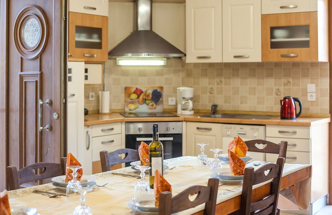 Cozy Family Home Near the Beach - Photo 12