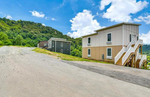 Hike and Ski Mtn-View Retreat in Maggie Valley! - Foto 25