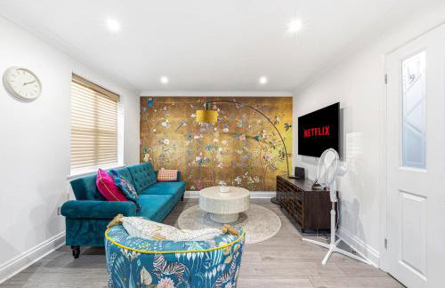 Keaton House - Close to City Centre - Free Parking, Spacious Garden, Fast Wifi and Smart TV by Yoko Property - Foto 25