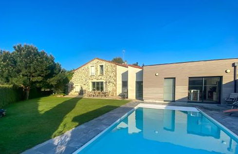 Gîte à SAINT ANDRE DE LA MARCHE proche du Puy du foù - Photo 1