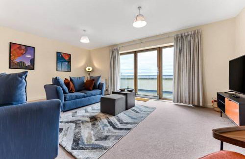 Large Group & Contractor Booking! Duplex w/Parking - Photo 1