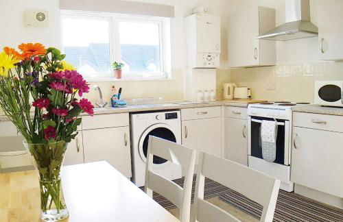 Hill View 2 bedroom free parking - Photo 11