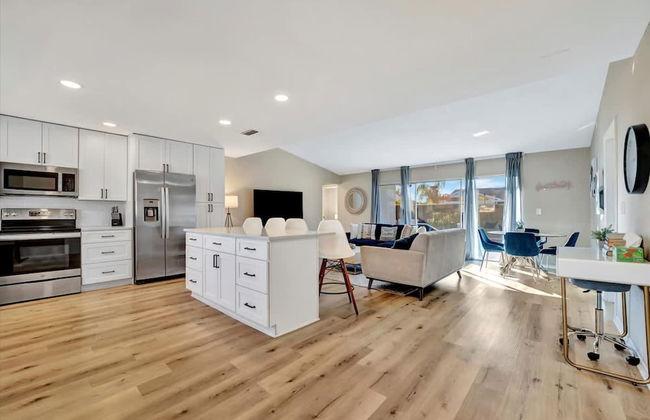 Heated Pool 3b 2b Home 10 Mins to Beach - Photo 3