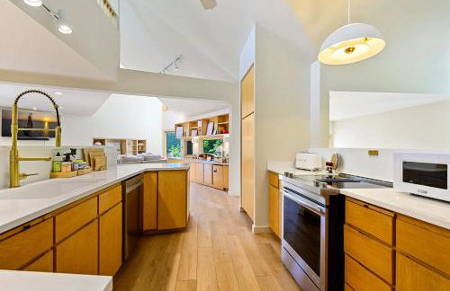 Modern Home Walk to Downtown, Hot Tub & GameRoom - Foto 17