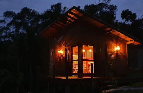 Chalé aconchegante com hidro no pé da serra - Foto 1