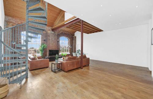 Large Industrial Style 2 Bedroom Apartment Short Term Rental & Flexible Renting Canary Wharf With Free WiFi - Photo 33