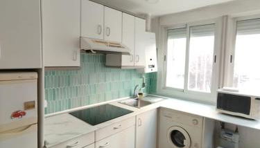 Piso luminoso en Madrid Rio - Photo 5, stove, minibar