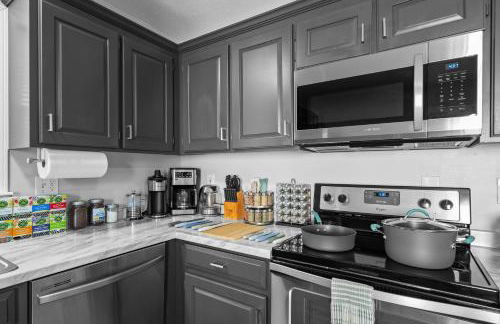 New Spacious Renovated Townhouse - Foto 13