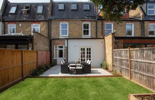 Beautiful 5 Bedroom 4 Bathroom House in W6 by Yoko Property - 10 minute's to Central London - Free Parking, Fast WiFi, Work Desks and SmartTVs with Disney and Netflix - Foto 37