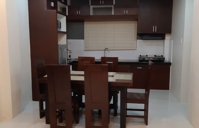 Restful 3BR Hillside Duplex - Foto 10