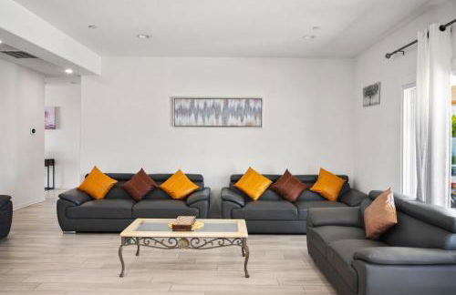 Views, Gameroom, Saltwater Pool & Hot tub, Firepit by MariamsBnb - Foto 73