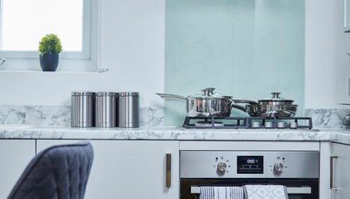 Sleek Gem of London -2 Bedroom Apartment with Parking - Foto 2