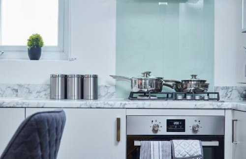 Sleek Gem of London -2 Bedroom Apartment with Parking - Foto 2