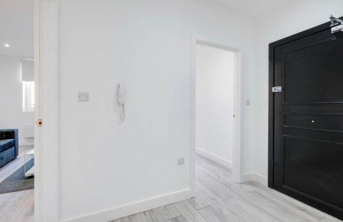 Luxurious 1 Bed Serviced Apartment with Wi-Fi - Photo 19