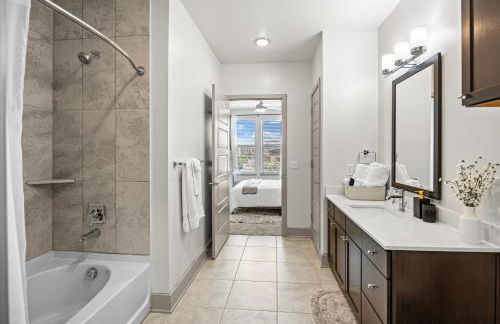 Stylish 1BR Retreat with Pool & Gym - Foto 7