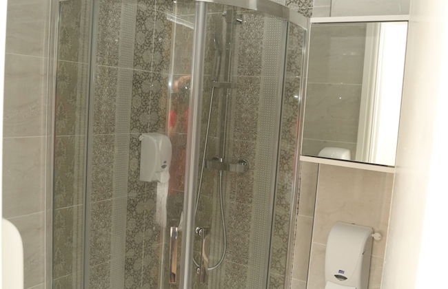 Birmingham Central Station Apartment - Photo 12