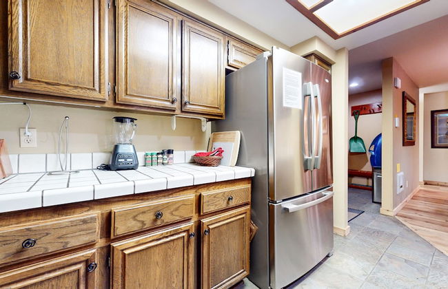 Inviting Mountain Retreat Steps From Ski Lifts! - Foto 13