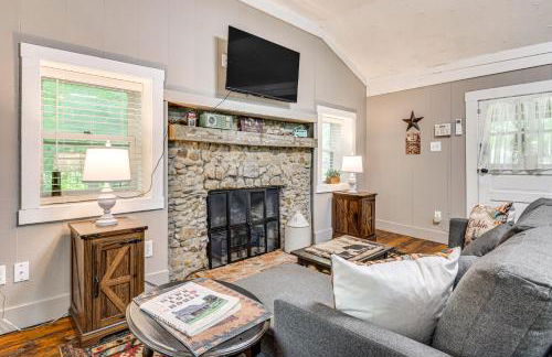 Hot Tub and Deck Cabin Hideaway in Brown County - Foto 5